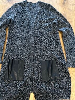 RW&CO. Black Speckled Open-Front Knit Cardigan with Faux Leather Pockets